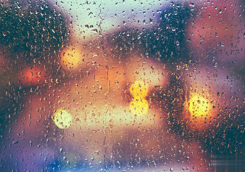 关于下雨天的伤感说说 本来讨厌下雨的天空，直到听到你说你爱我。1